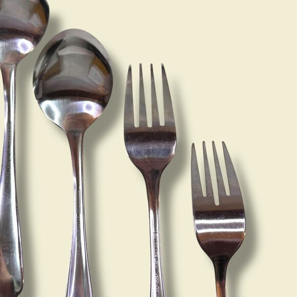 Cambridge Stainless Steel Flatware Set 12-Piece Silverware Forks & Spoons - Picture 8 of 14